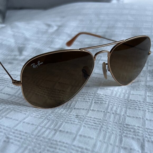 Ray-Ban Aviator Classic Sunglasses - Picture 2 of 4